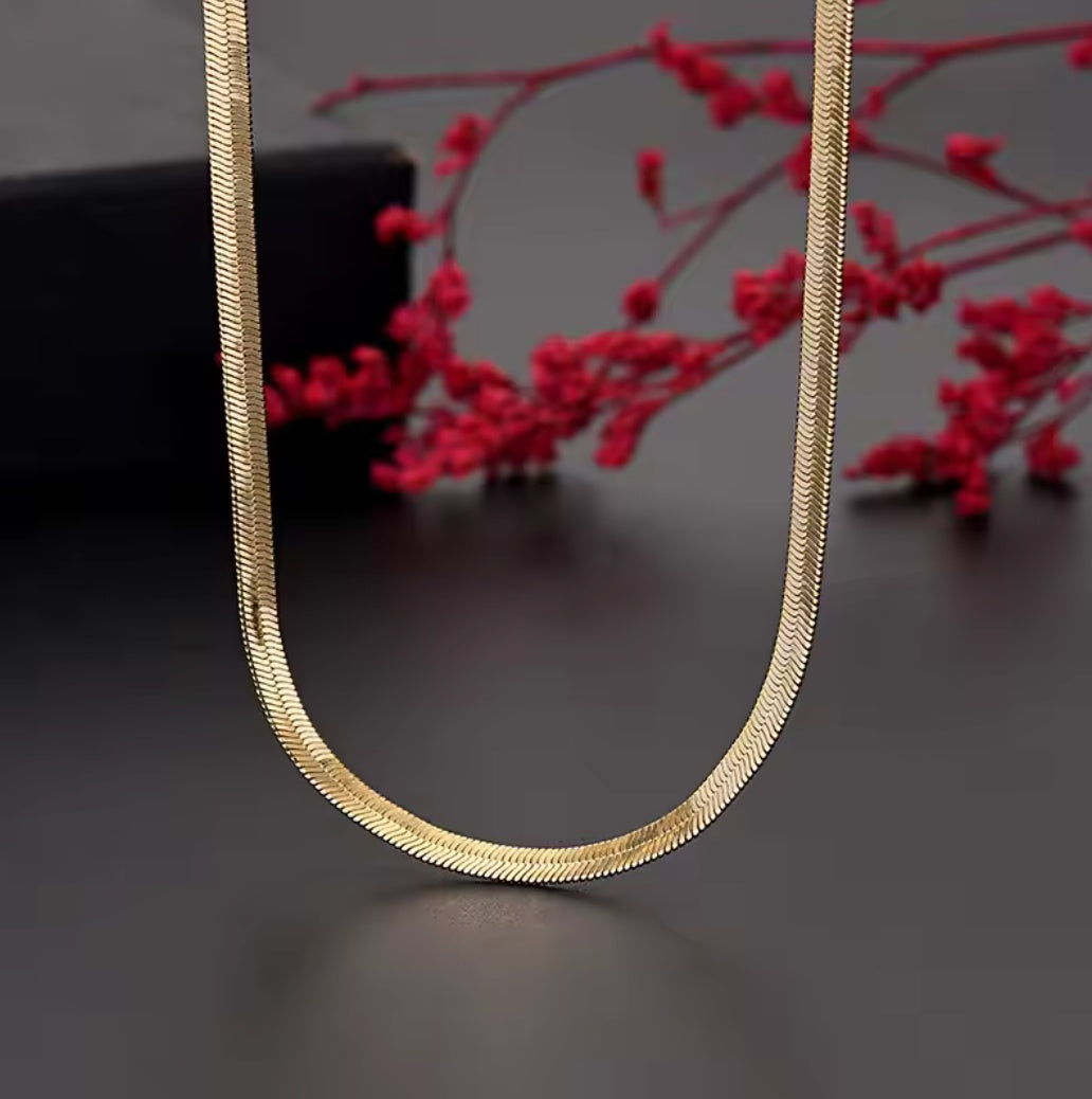 Minimalist Luxury Golden Necklace Unisex